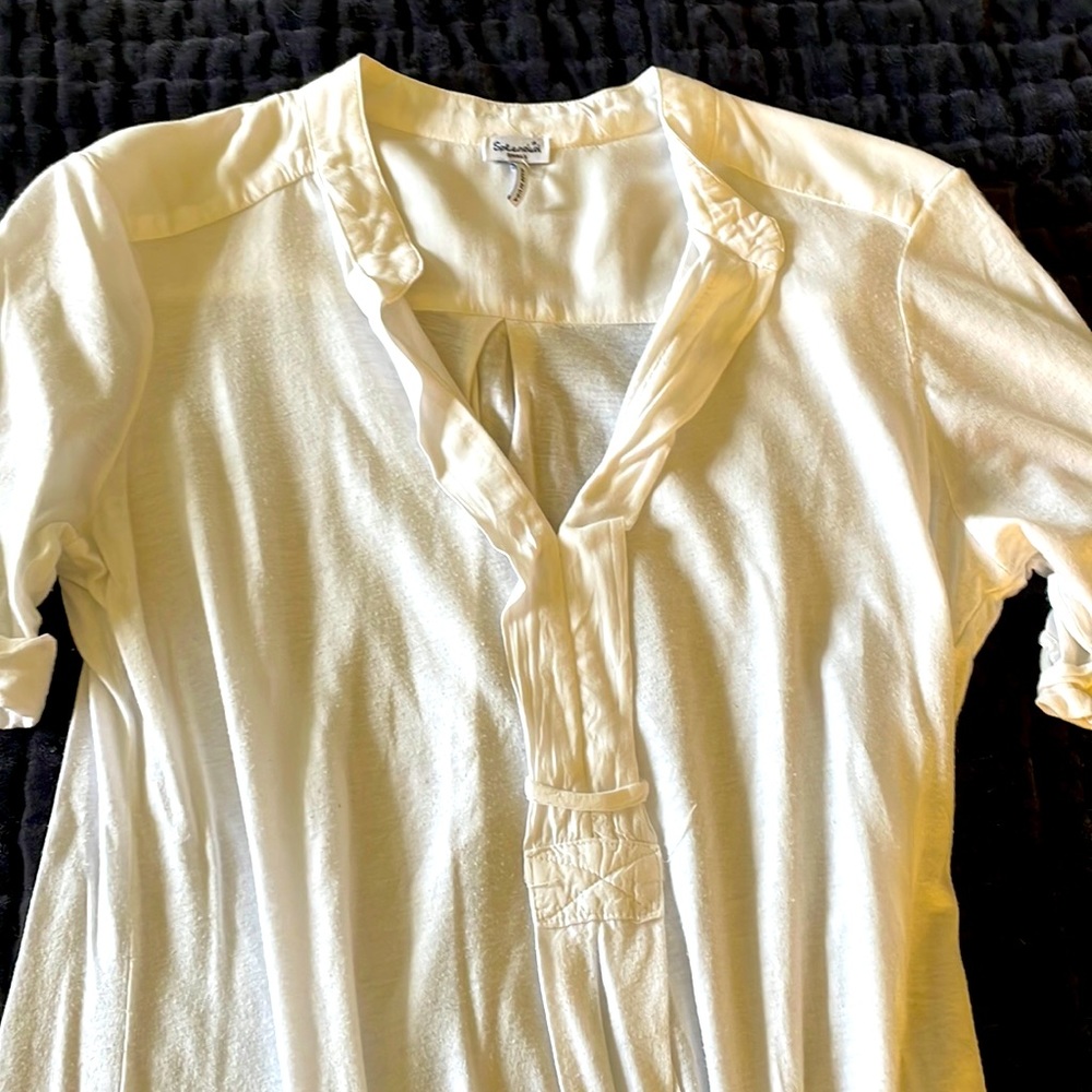 Splendid size small white top, barely worn, great condition.